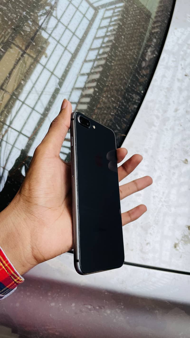 Apple iPhone 8 Plus 3