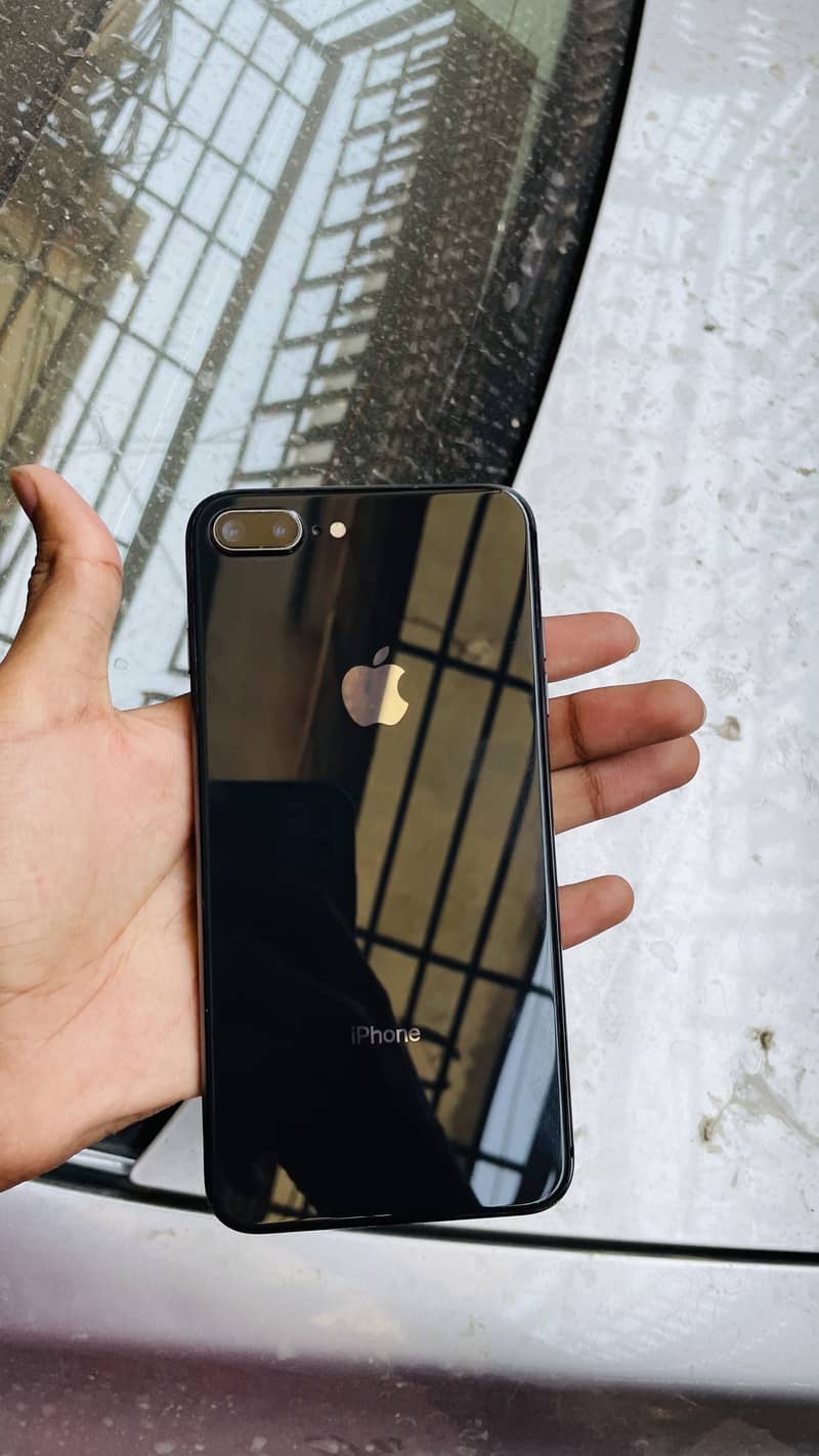 Apple iPhone 8 Plus 4