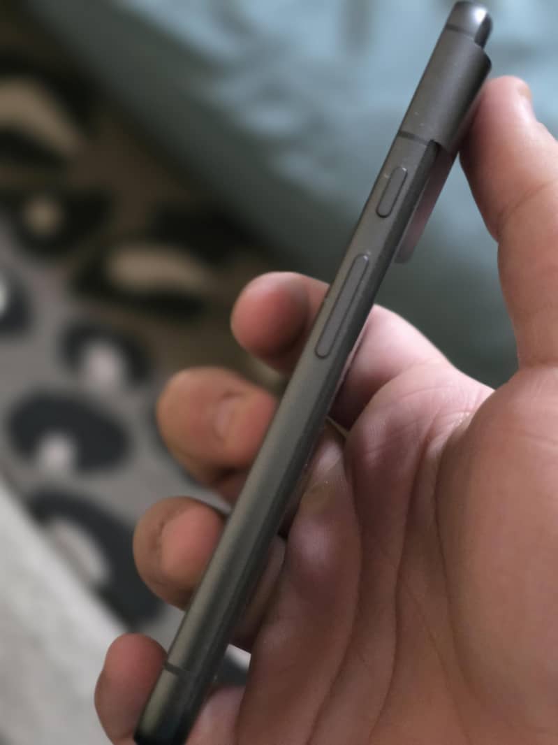 Google Pixel 8 4