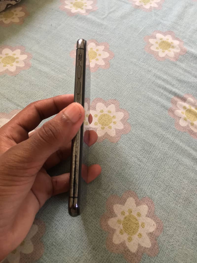 Apple iPhone X 6