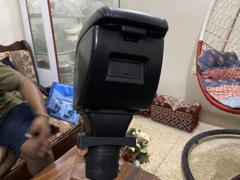 UNIVERSAL ARMREST 2