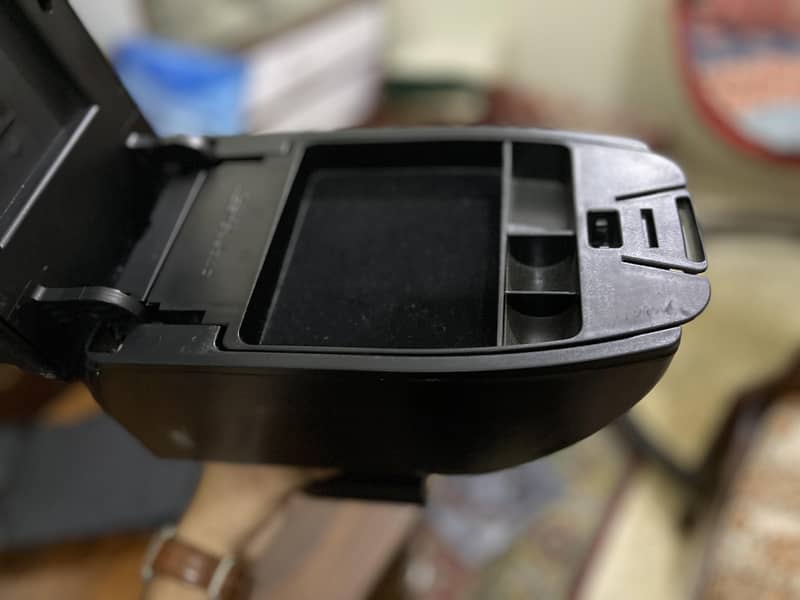 UNIVERSAL ARMREST 3