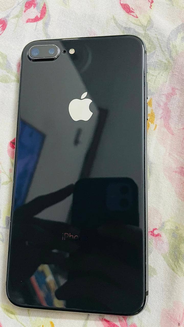 Apple iPhone 8 Plus 1