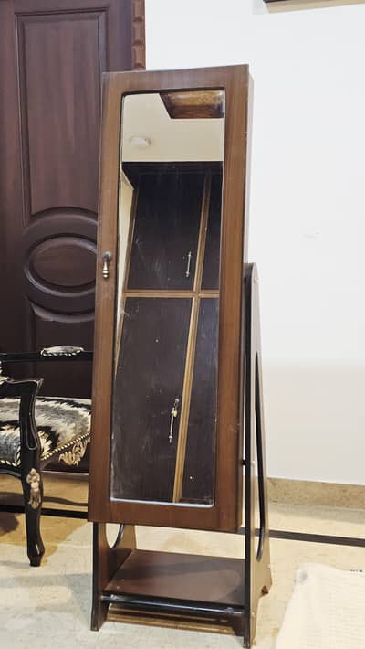 standing  mirror with storage in perfect condition.
