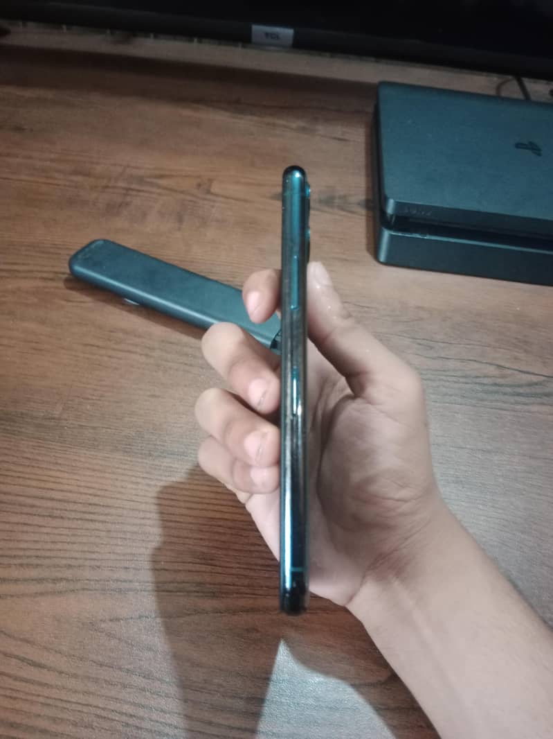 iphone 11 pro 4