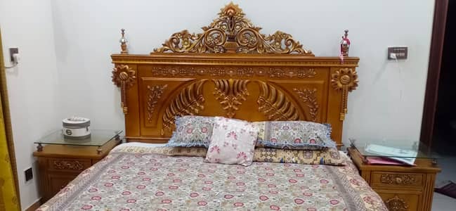 Chinnioti Bed Set & 3 Doors Cupboard