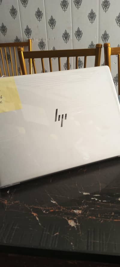 Hp 840 g6 8 GB ram 256 m2 card 4 hour+ battery time