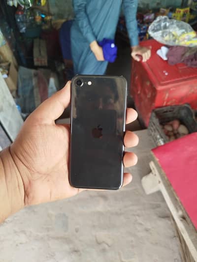 iPhone SE 2020 - 64GB - 82% Battery Health - 100% Waterpack