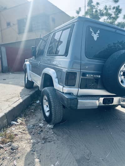 Mitsubishi Pajero 1988