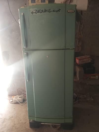 waves fridge urgent sale
