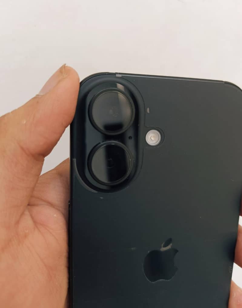Apple iPhone 16 1