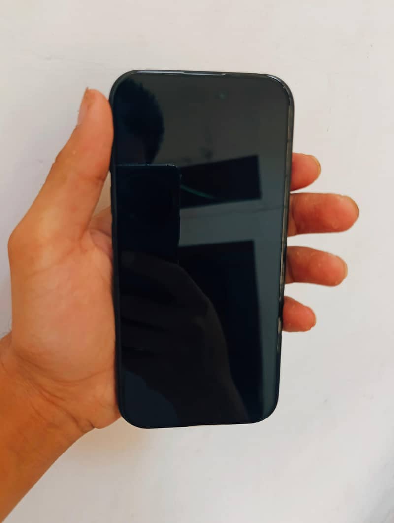 Apple iPhone 16 2