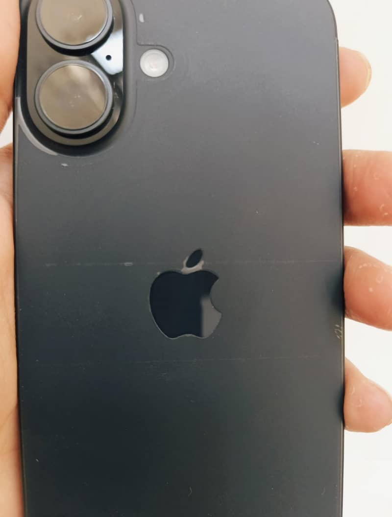 Apple iPhone 16 3