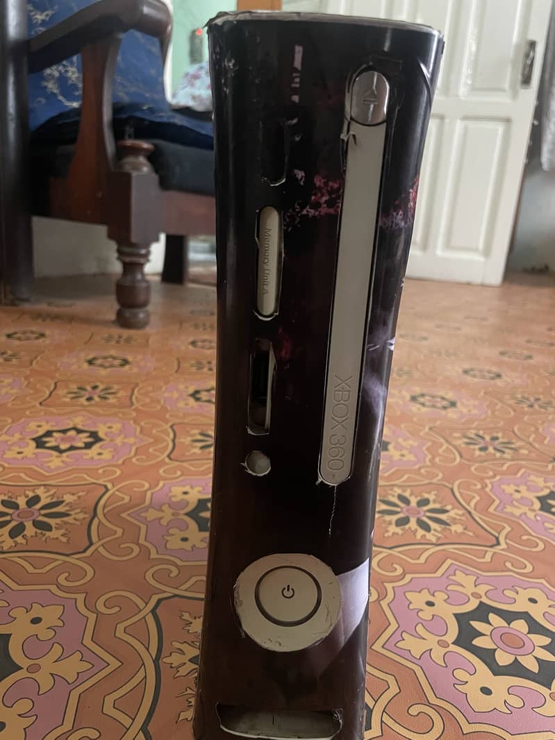 Xbox 360 with two controllers 2