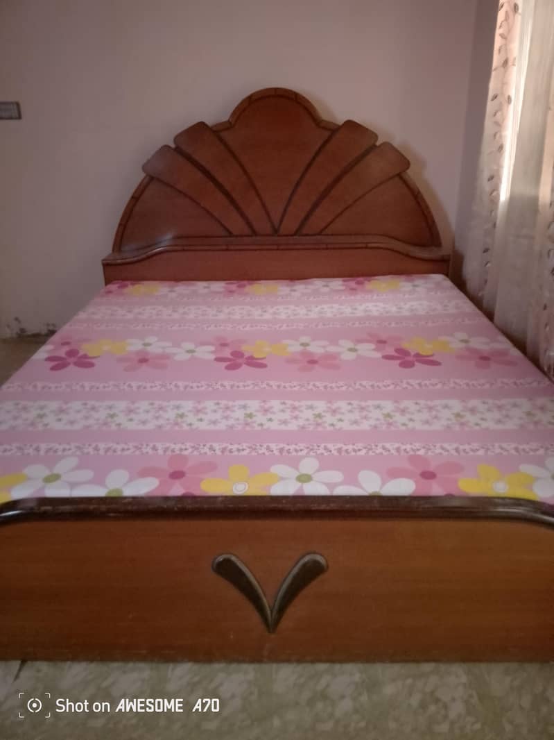 king bed with one attach space 1