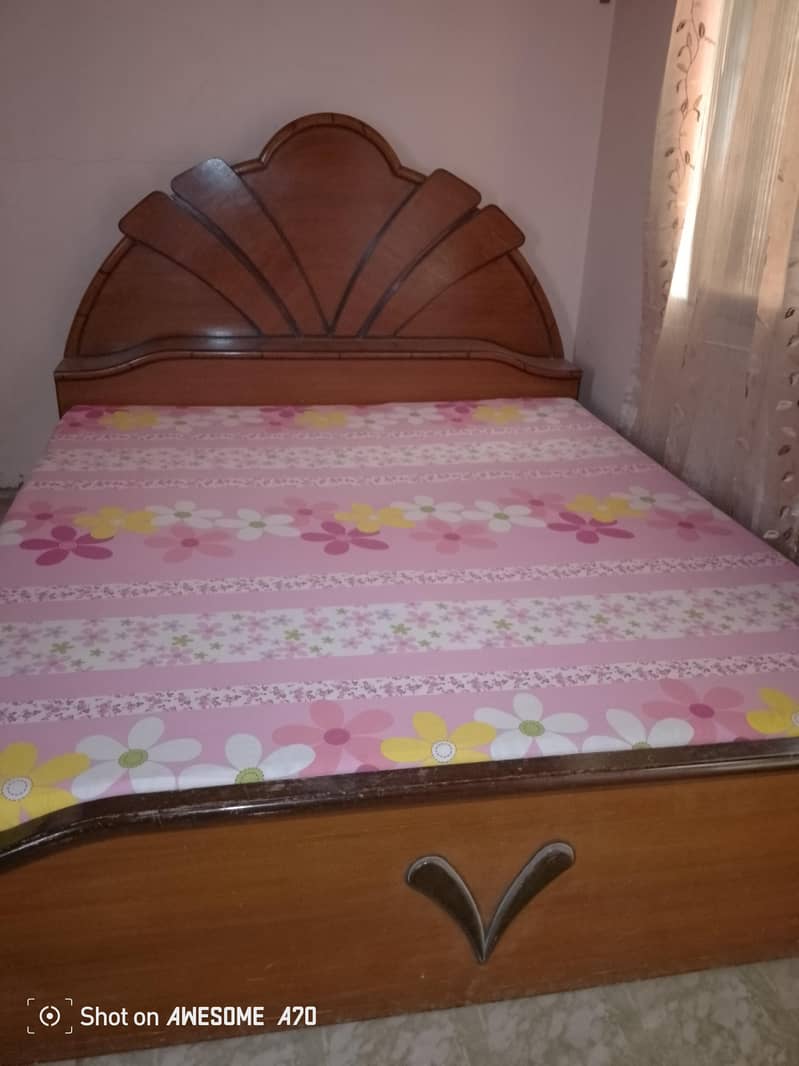 king bed with one attach space 3