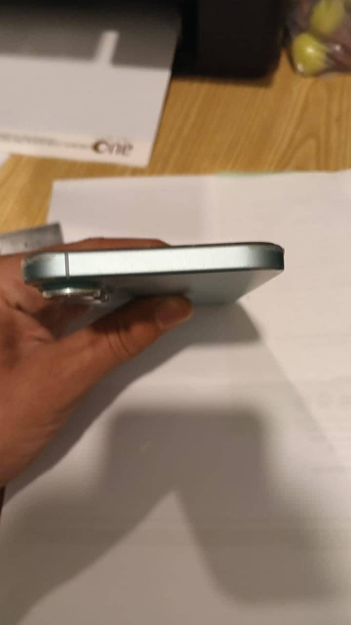 Apple iPhone 16 Plus 6