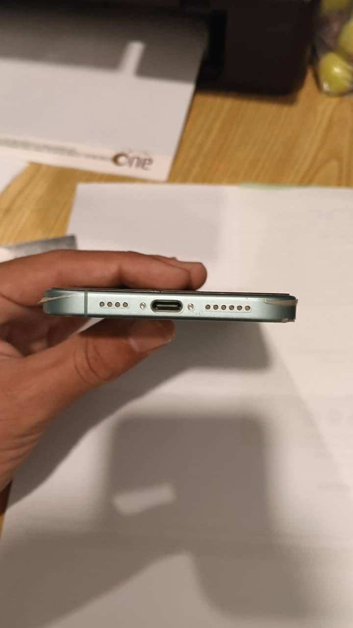 Apple iPhone 16 Plus 7