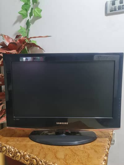 Samsung LCD 22 inches