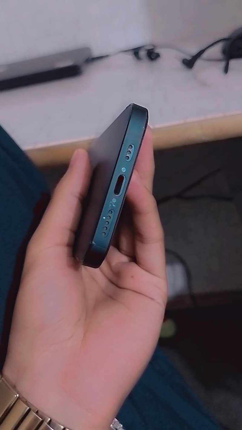 Apple iPhone 13 1