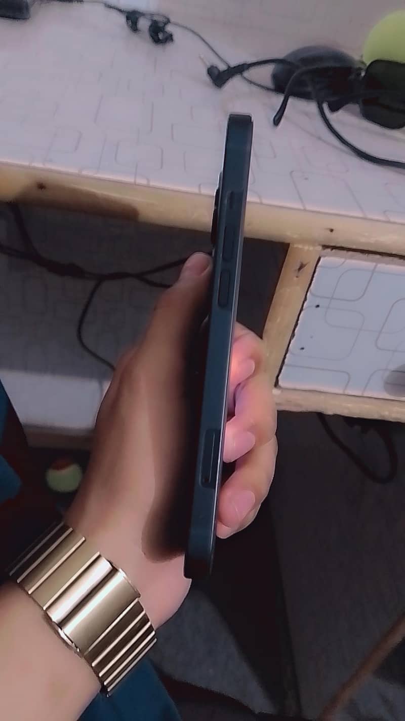 Apple iPhone 13 3