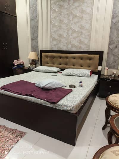 Bed side tables and dressing