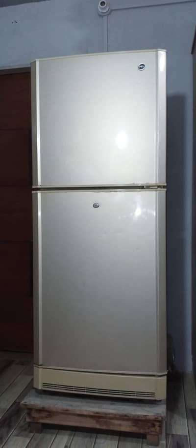 PEL FRIDGE GOOD CONDITION (MEDIUM SIZE)