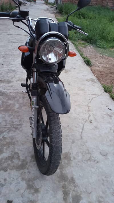 aoa bike totally genuine hai abi tak engan open nai hua iska
