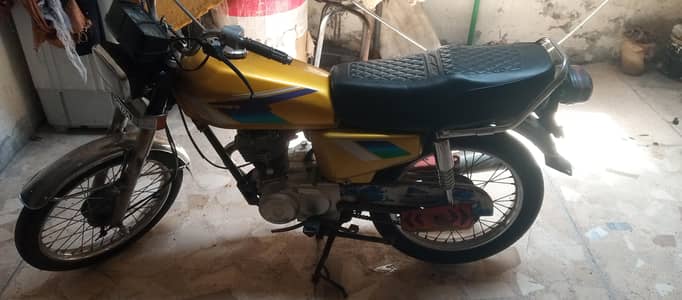 8/10 condition Honda 125 old model
