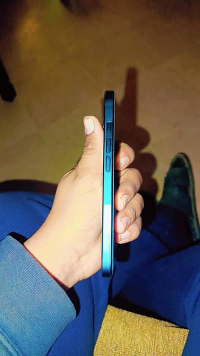 Apple iPhone 16