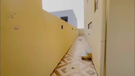 272sq yd Ready to Move Villa in Precinct-1 0.5km from main entrance. A-One Construction Standard 5Bed Drawing Dining Lounge