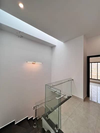 3Bed DDL 125sq yd Villa FOR SALE at ALI BLOCK All amenities nearby including MOSQUE, General Store & Parks