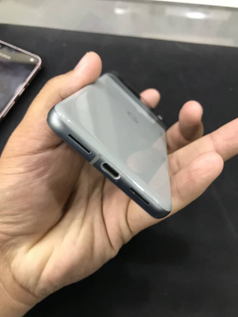 Google Pixel 8 4