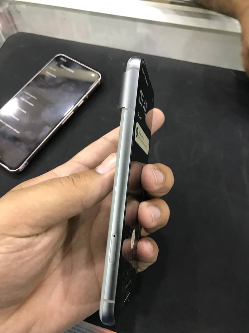 Google Pixel 8 5