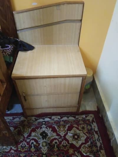 side tablein good condition