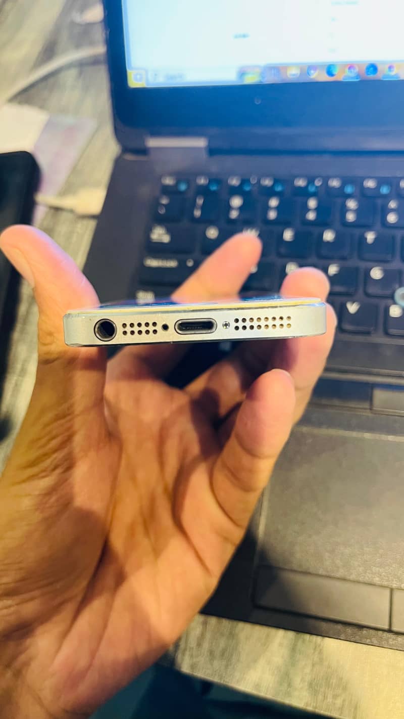 Apple iPhone 5c 3