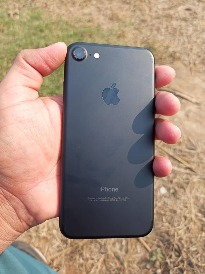 Apple iPhone 7 1