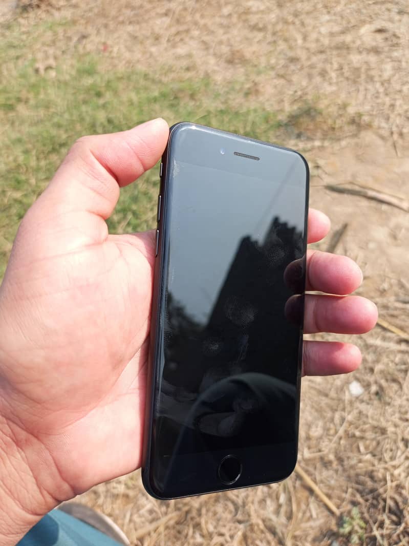 Apple iPhone 7 2