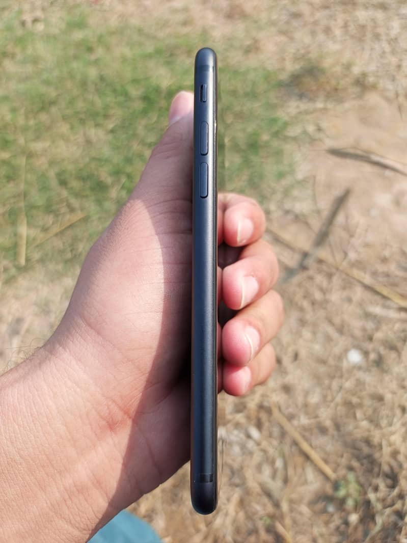 Apple iPhone 7 3