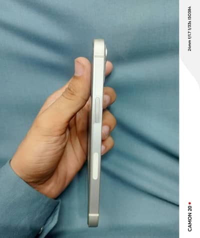 Apple iPhone 13