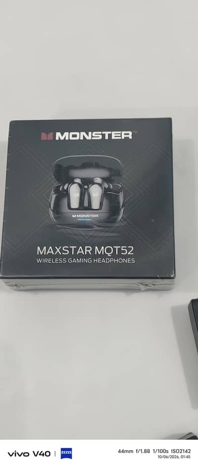 Monster mqt52 Earbuds box pack stock