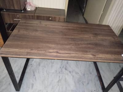 total 4 pics han office table use han each price 12k