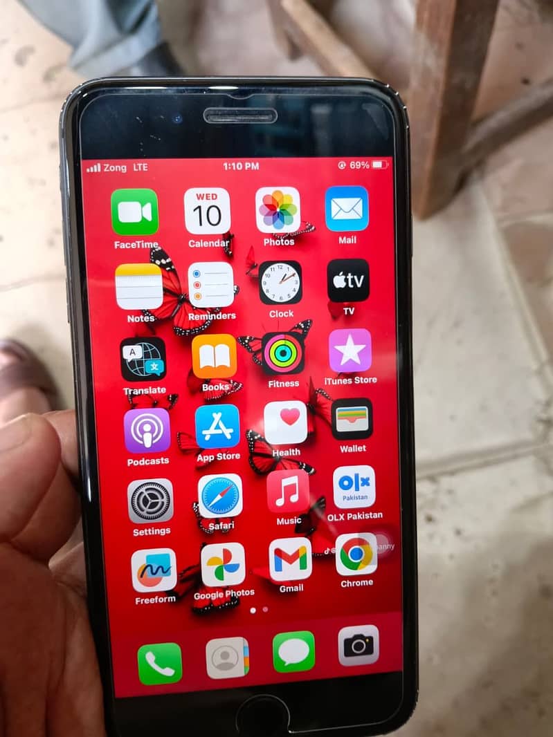 Apple iPhone 8 Plus 1