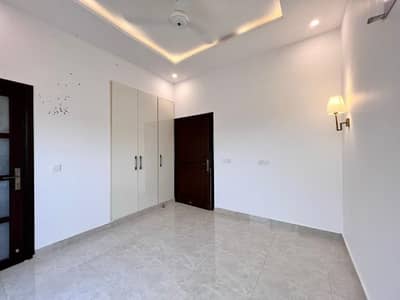 3Bed DDL 125sq yd Villa FOR SALE at ALI BLOCK All amenities nearby including MOSQUE, General Store & Parks
