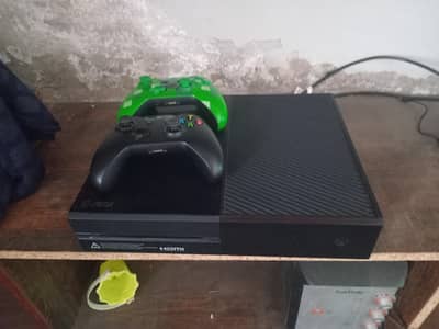 Xbox One with 2 wireless Controllers