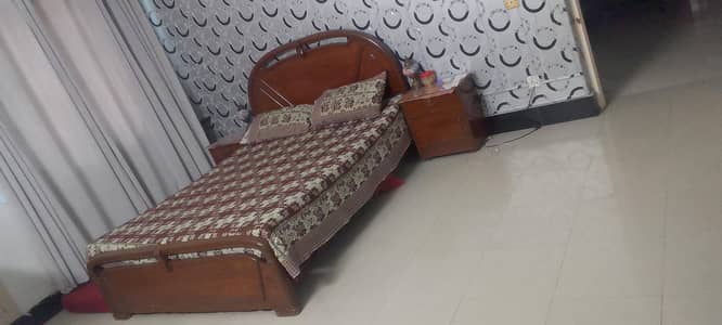 heavy wooden bed 25000