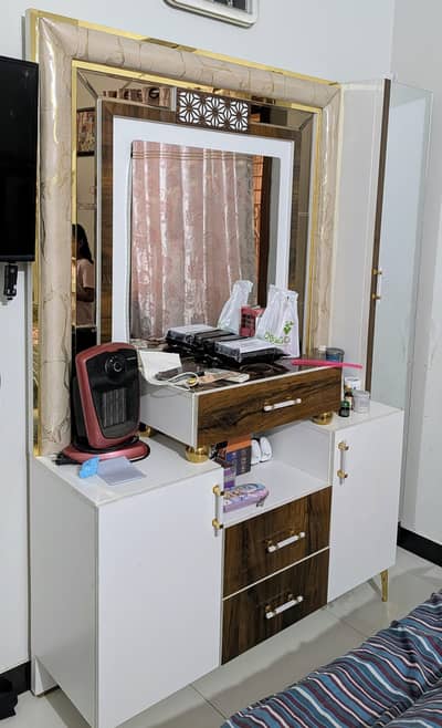 Bedroom Furniture like new