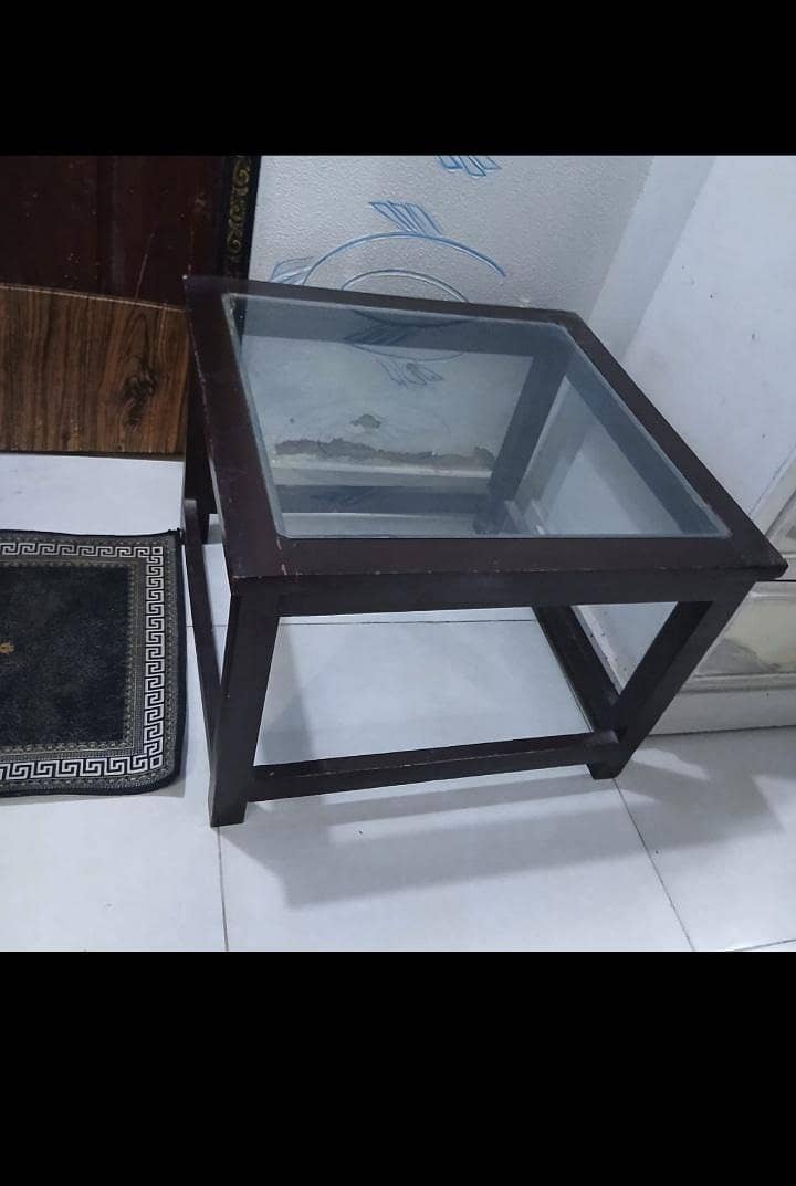2 Side Tables 4