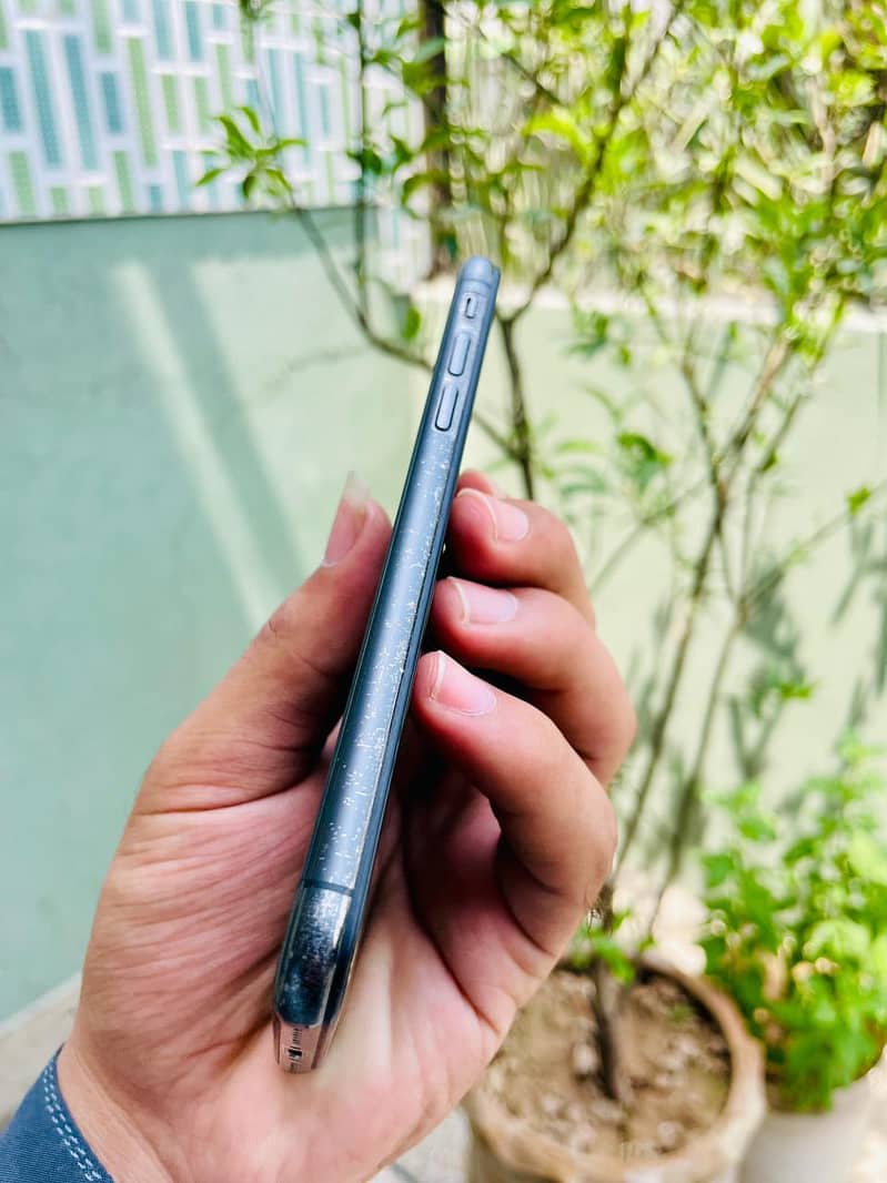 Apple iPhone X 3
