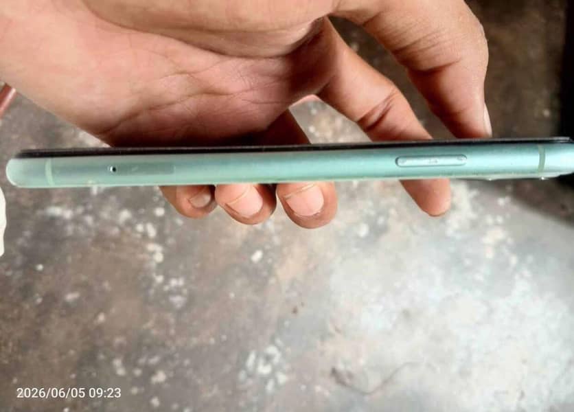 Apple iPhone 11 3